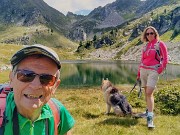 37 Selfie al  Lago grande (2030 m) con di fronte  la Valle dei lupi